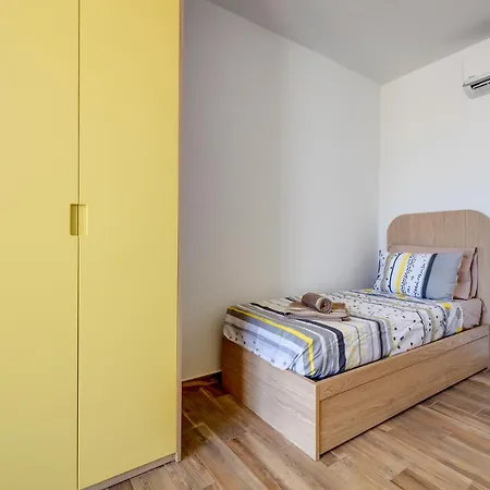 Stylish Duplex In A Tranquil Area