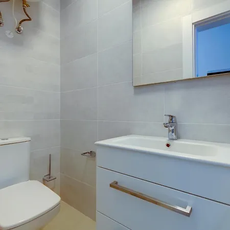 Stylish Duplex In A Tranquil Area *