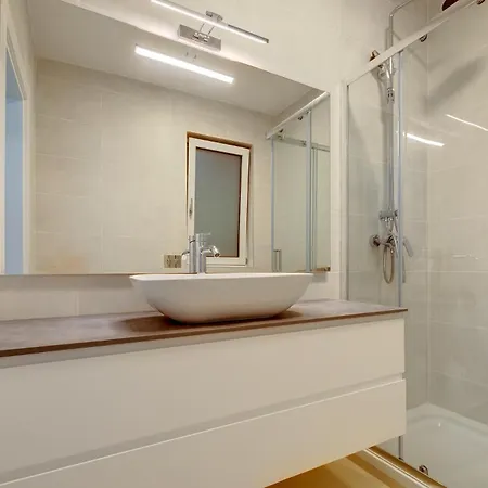 Stylish Duplex In A Tranquil Area